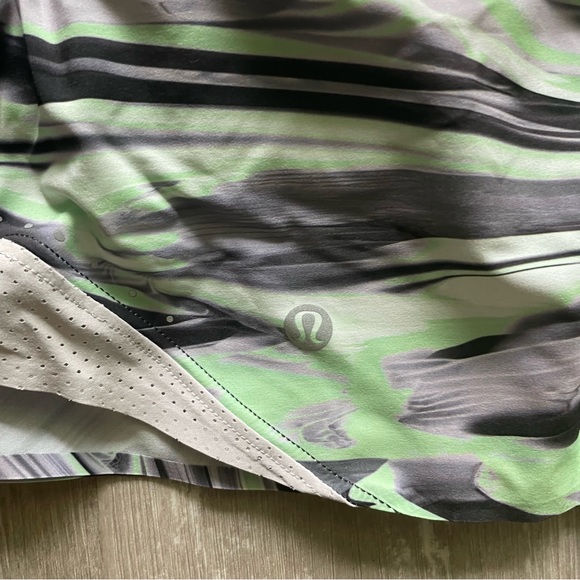 EUC Lululemon Hotty Hot HR Short 4" Special Edition Paint Glide Warp Multi - Picture 7 of 10